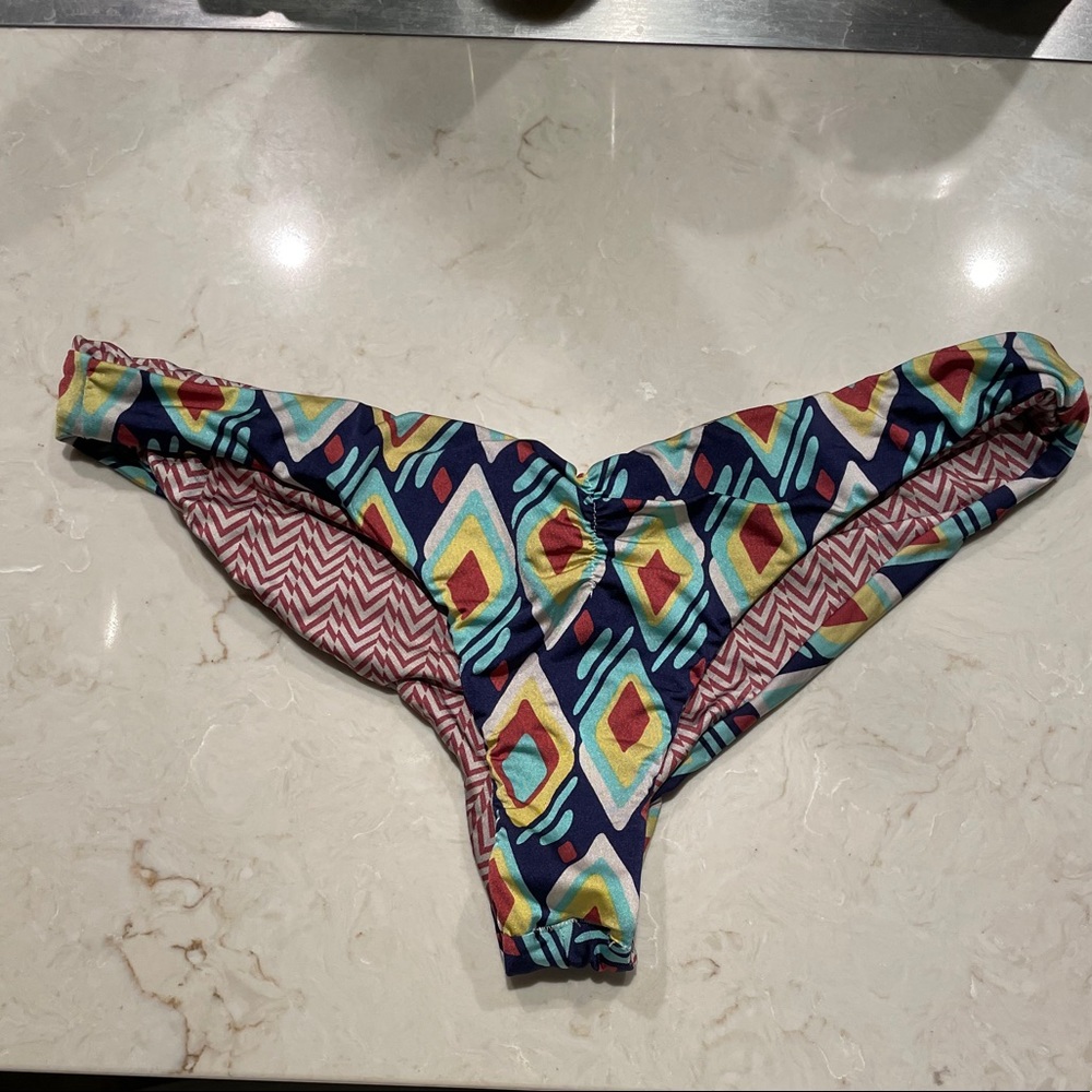 Volcom reversible swim bottoms:excellent condition